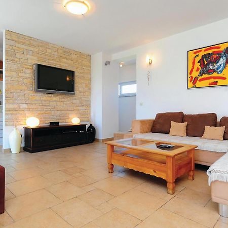 5 Bedroom Amazing Home In Debeljak Exterior foto