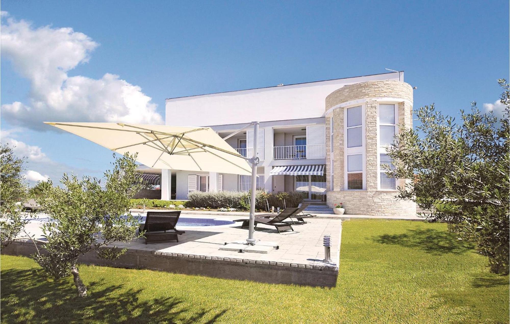 5 Bedroom Amazing Home In Debeljak Exterior foto
