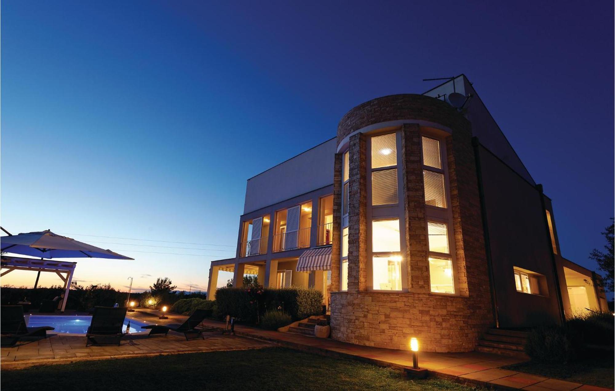 5 Bedroom Amazing Home In Debeljak Exterior foto
