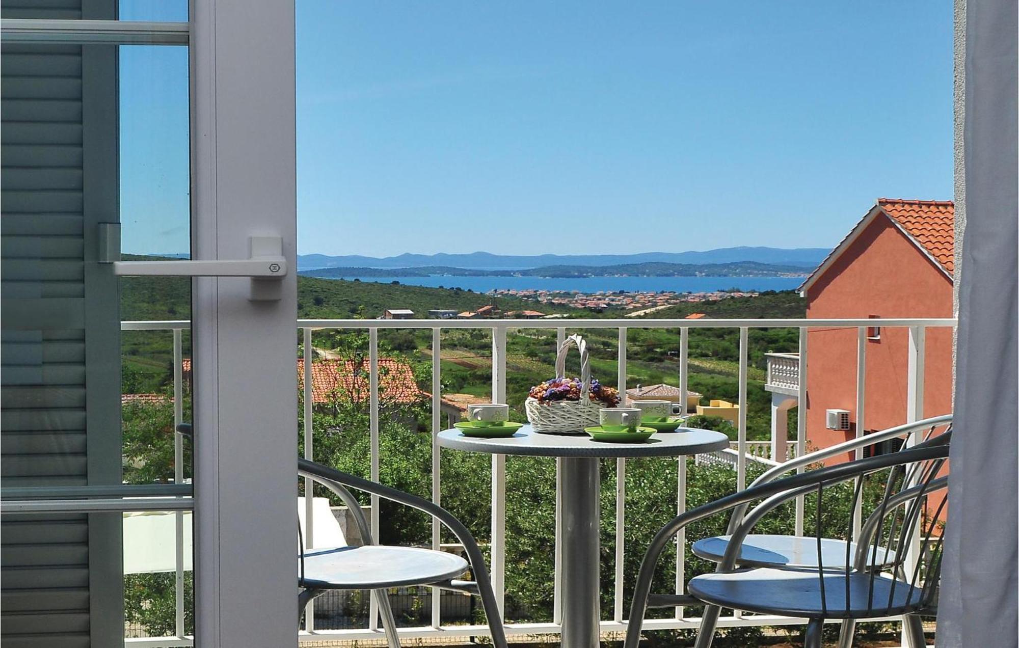 5 Bedroom Amazing Home In Debeljak Exterior foto