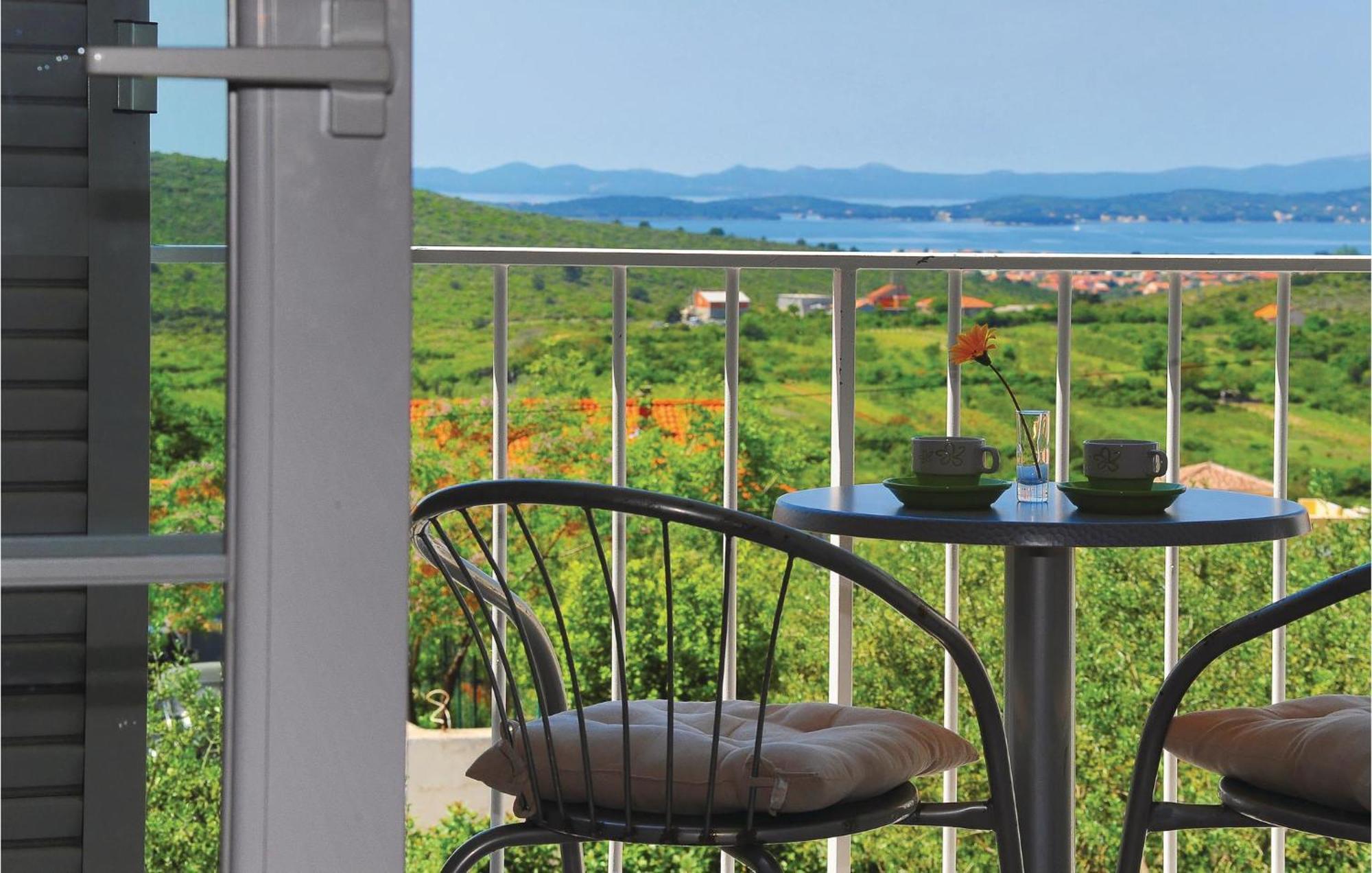 5 Bedroom Amazing Home In Debeljak Exterior foto