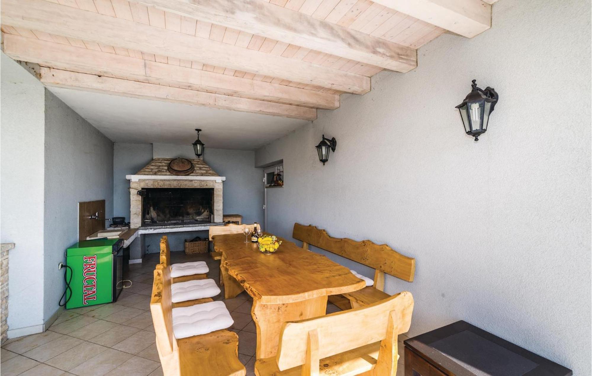 5 Bedroom Amazing Home In Debeljak Exterior foto