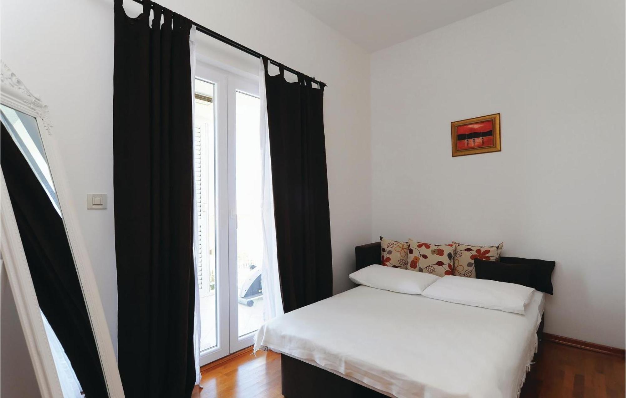 5 Bedroom Amazing Home In Debeljak Exterior foto