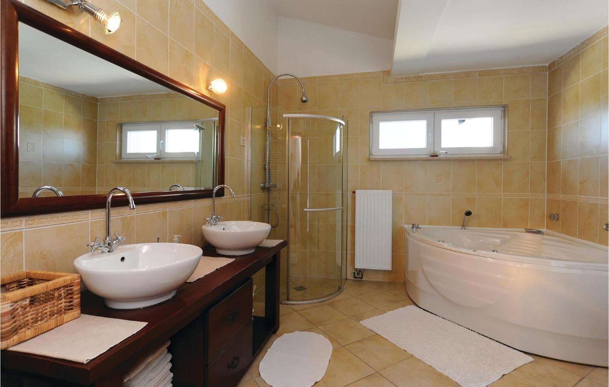5 Bedroom Amazing Home In Debeljak Exterior foto